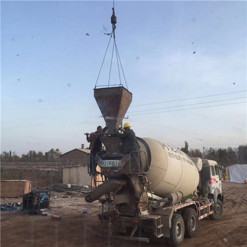 黎平县“精准瞄准”—— 吊车的 “定位导航” 技术